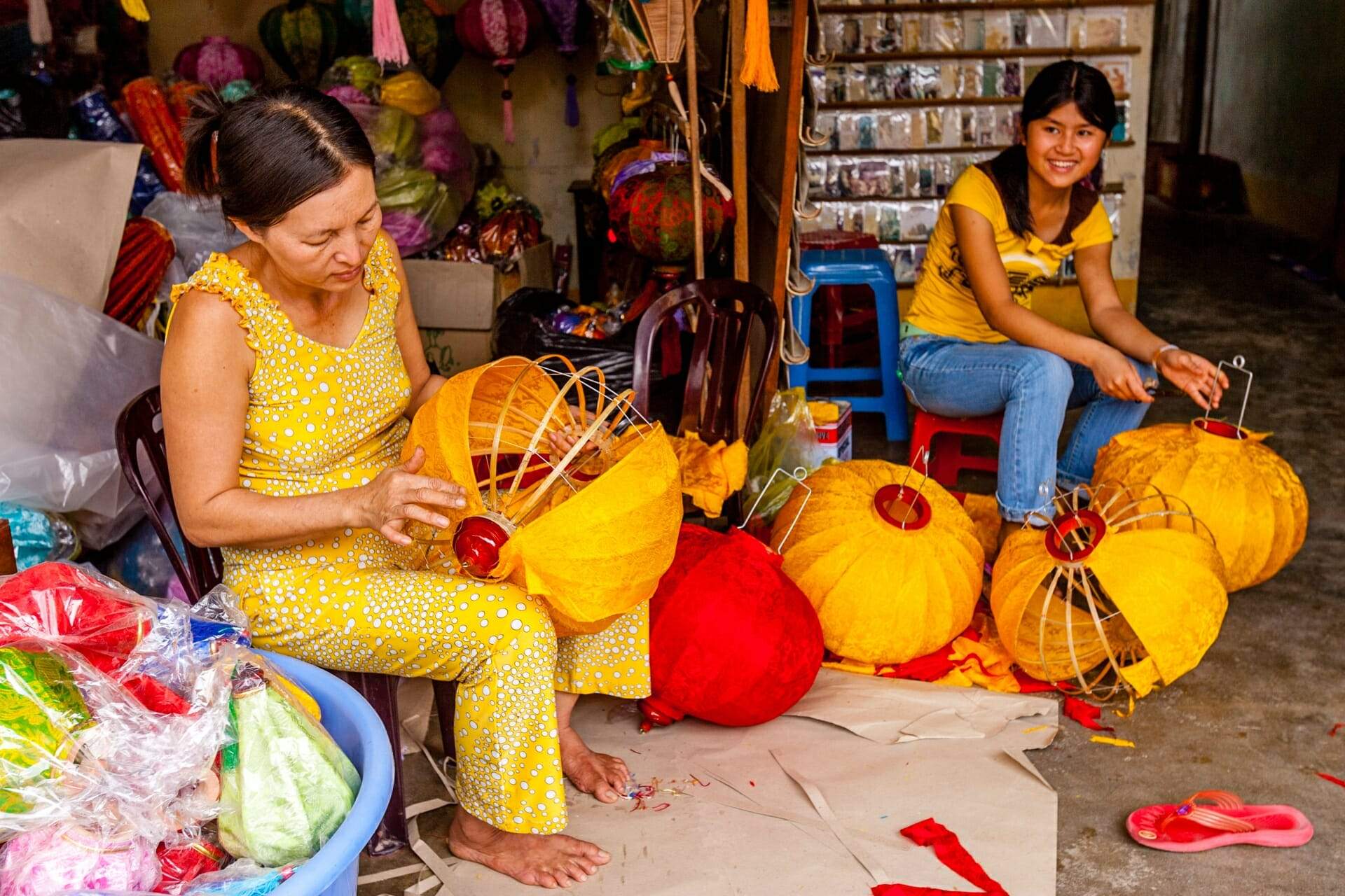 Lampenschirme Basteln Hoi an Vietnam - Vögele Reisen