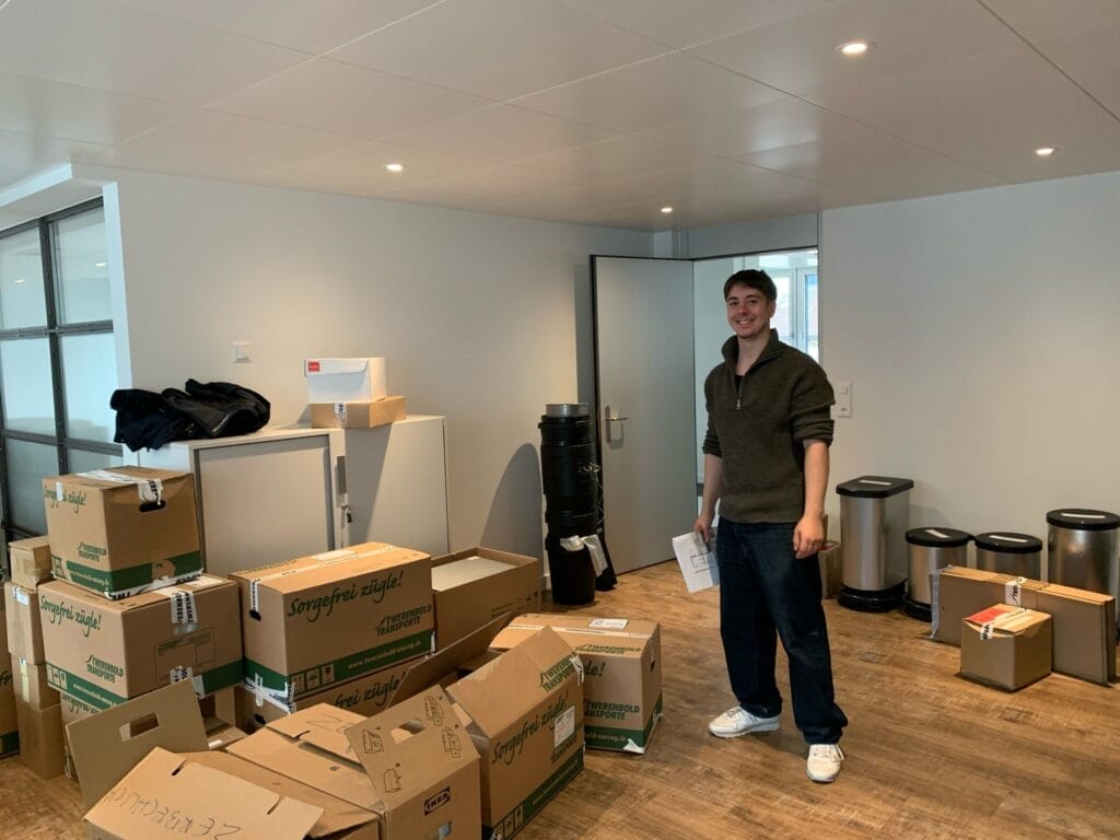 Aufbauen im neuen Büro-Gilbert-Hack