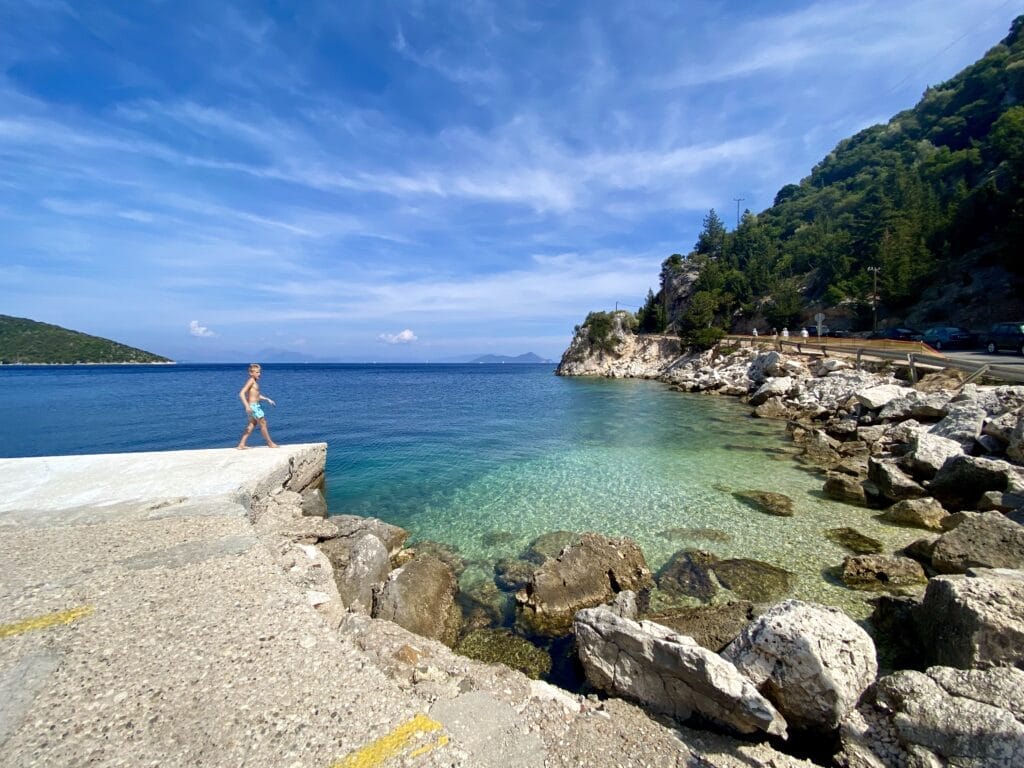 Ionische Inseln, Küstenpanorama an der Küstenstrasse nach Astakos auf Lefkada, Bilder von Brigitte Jurczyk